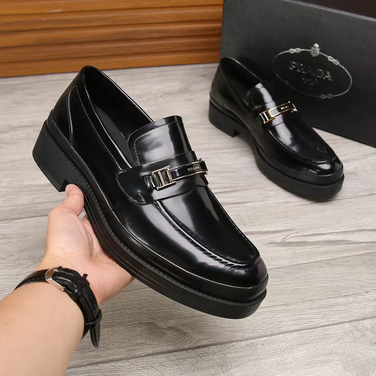 Men's shoes 💰540 💰💰🎩🎩【Prada】Counter 1:1⬆️original reproduction, absolute quality🆗Original outsole, high-quality imported rubber, wear-resistant and non-slip, never degummed, upper material: imported first-layer cowhide➕anti-slip foam outsole, official website material, lining material: water-dyed leather lining, 3 colors available! Code number 38-45